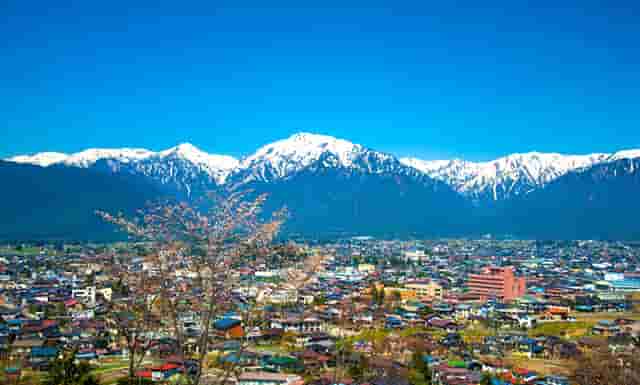 大学生时尚服装搭配技巧(浅谈大学生服装搭配技巧)